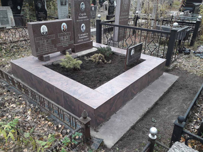 Могила после комплексной уборки на Берковецком кладбище Киев